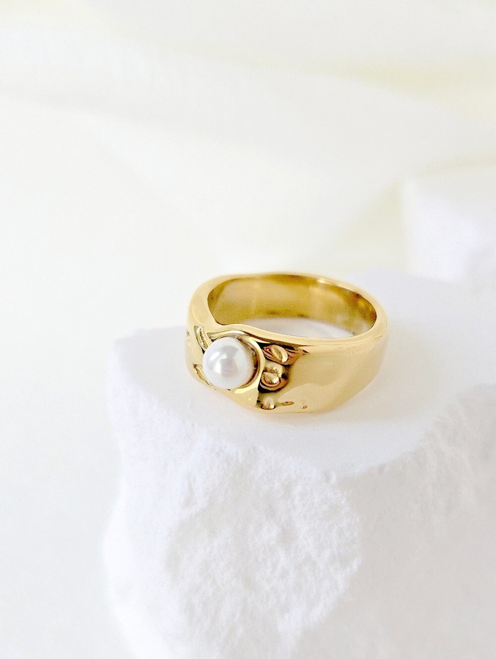 Gold Chunky Pearl Ring